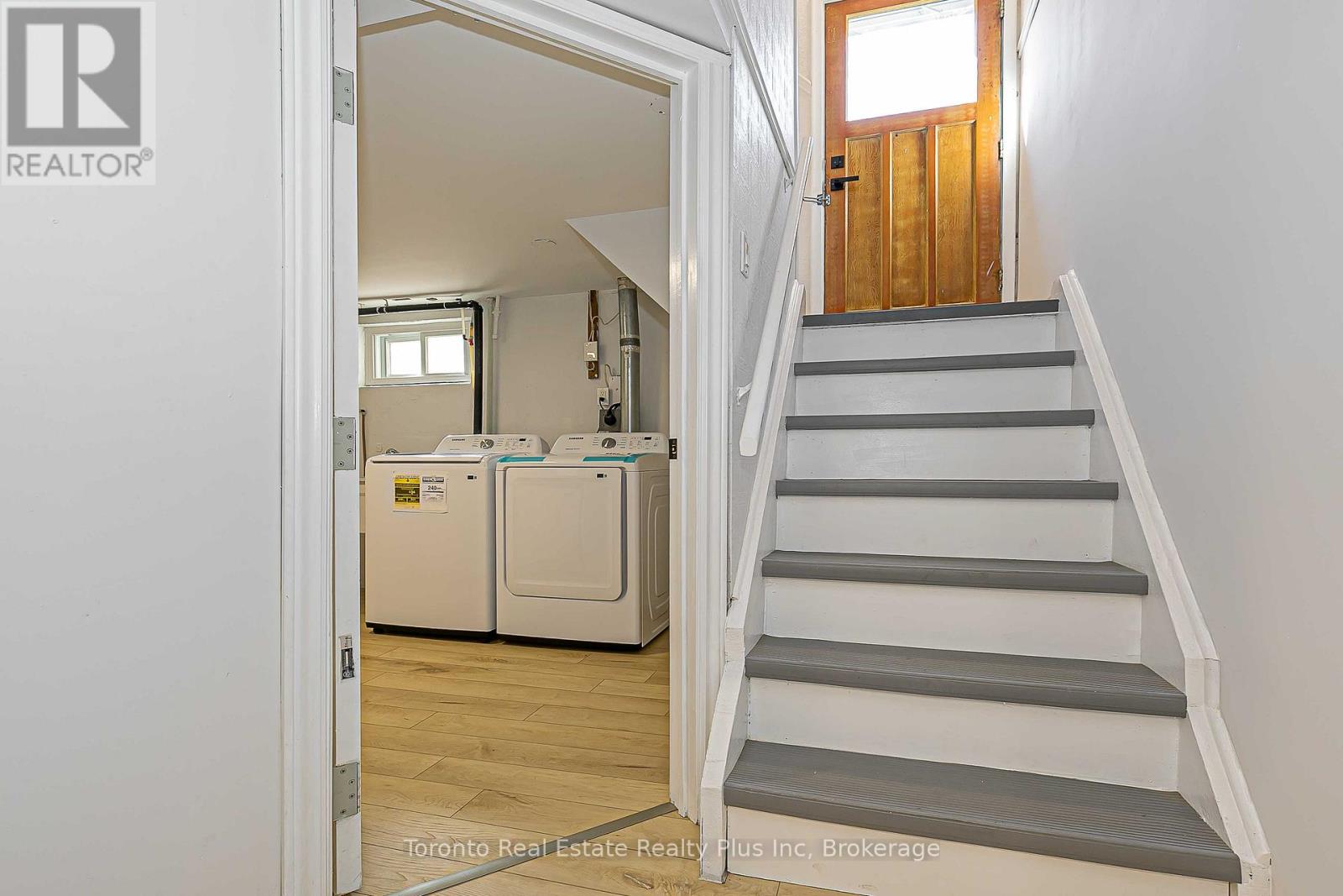 225 Septonne Avenue, Newmarket (Bristol-London), Ontario  L3Y 2W5 - Photo 3 - N12751712