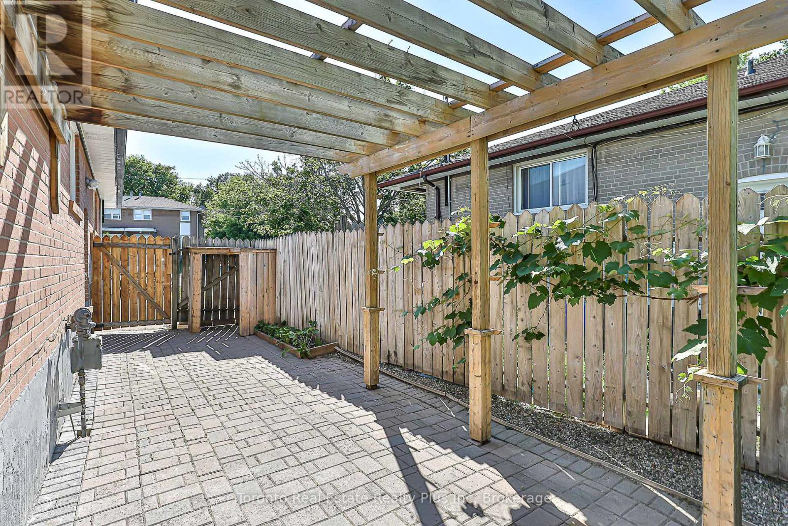 225 Septonne Avenue, Newmarket (Bristol-London), Ontario  L3Y 2W5 - Photo 10 - N12751712