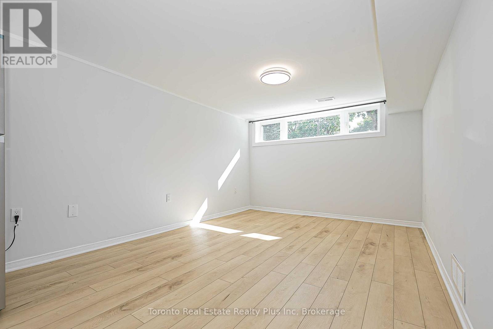 225 Septonne Avenue, Newmarket (Bristol-London), Ontario  L3Y 2W5 - Photo 5 - N12751712