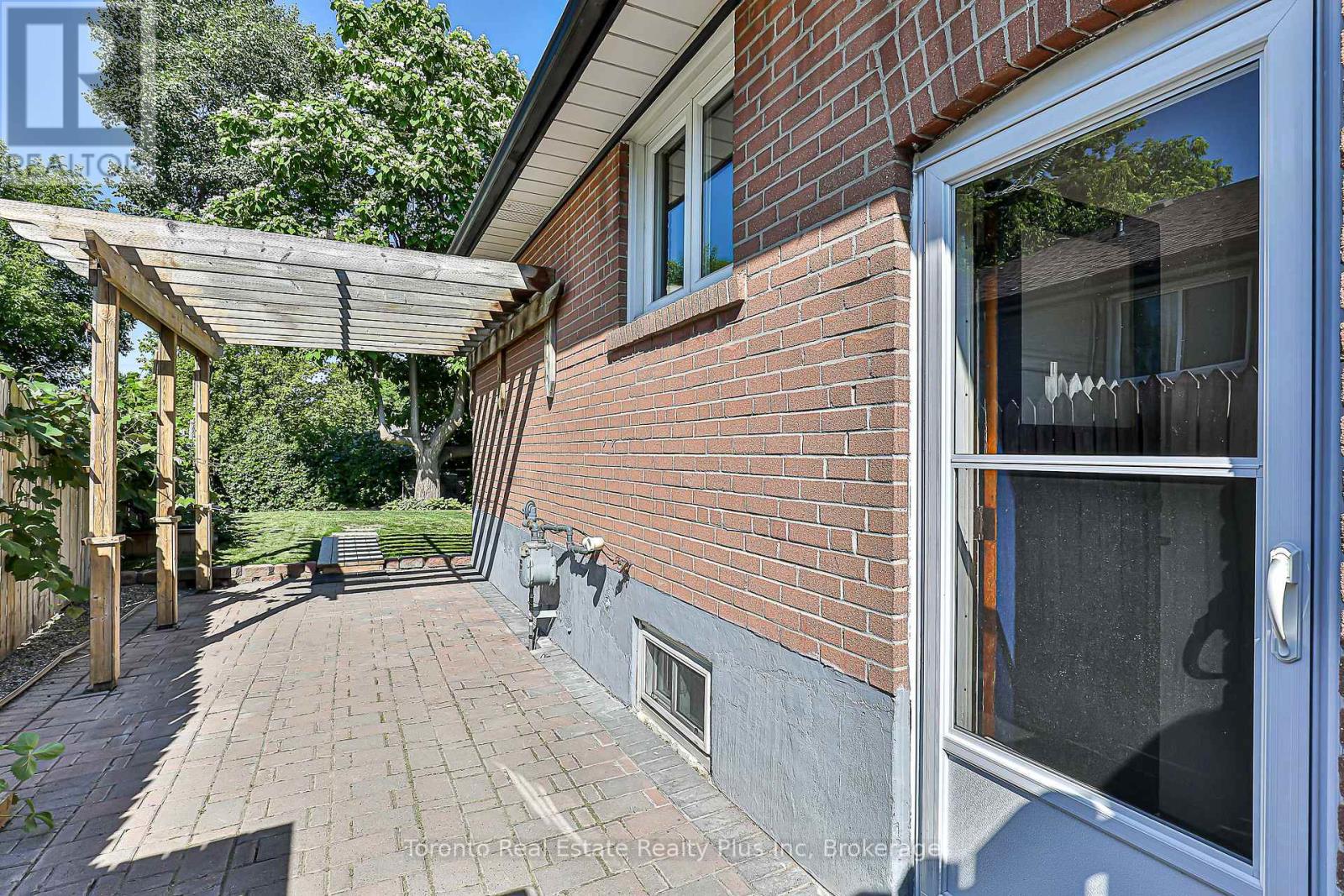 225 Septonne Avenue, Newmarket (Bristol-London), Ontario  L3Y 2W5 - Photo 9 - N12751712