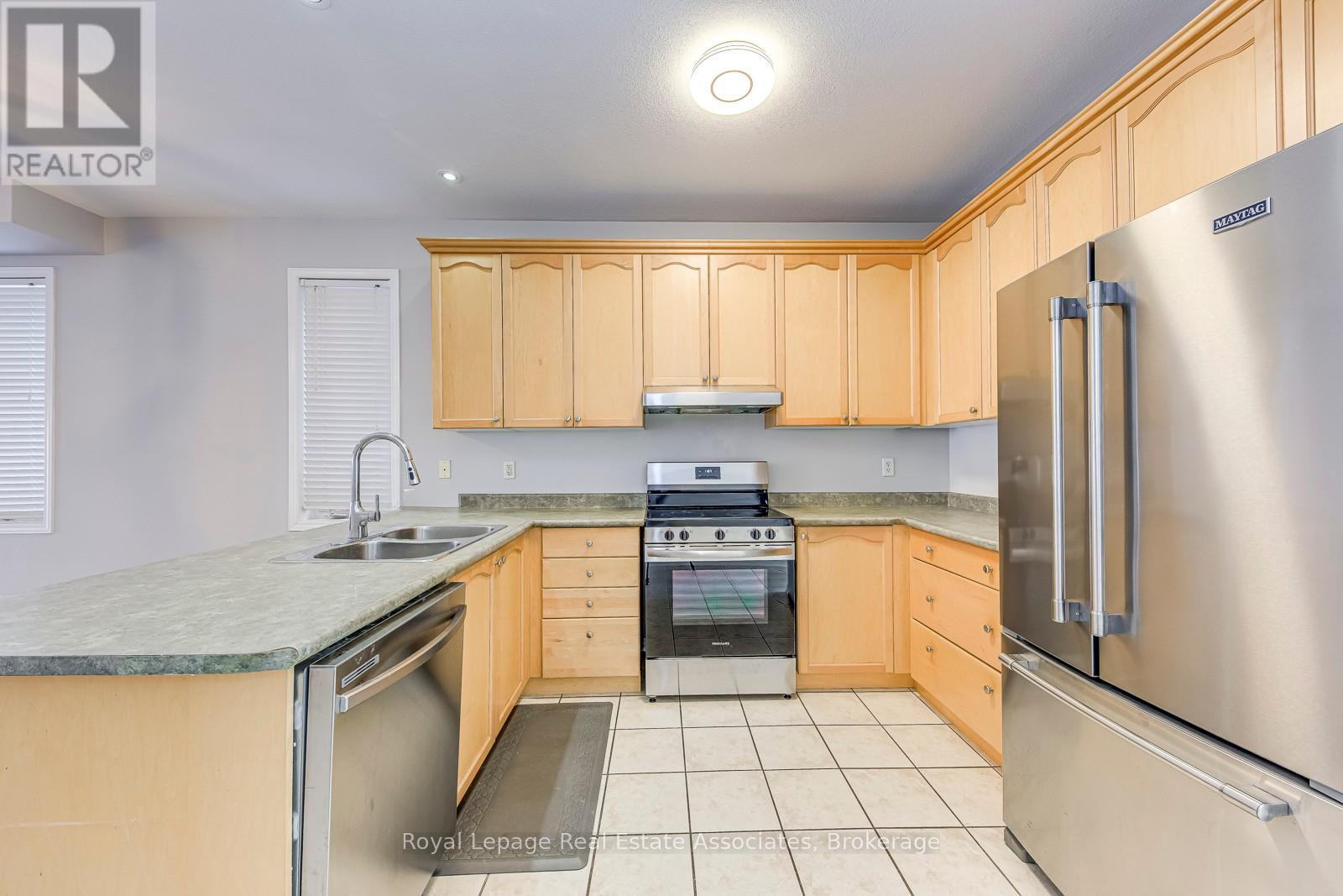 21 Ridgegate Place, Hamilton, Ontario  L8E 6C7 - Photo 6 - X12753858