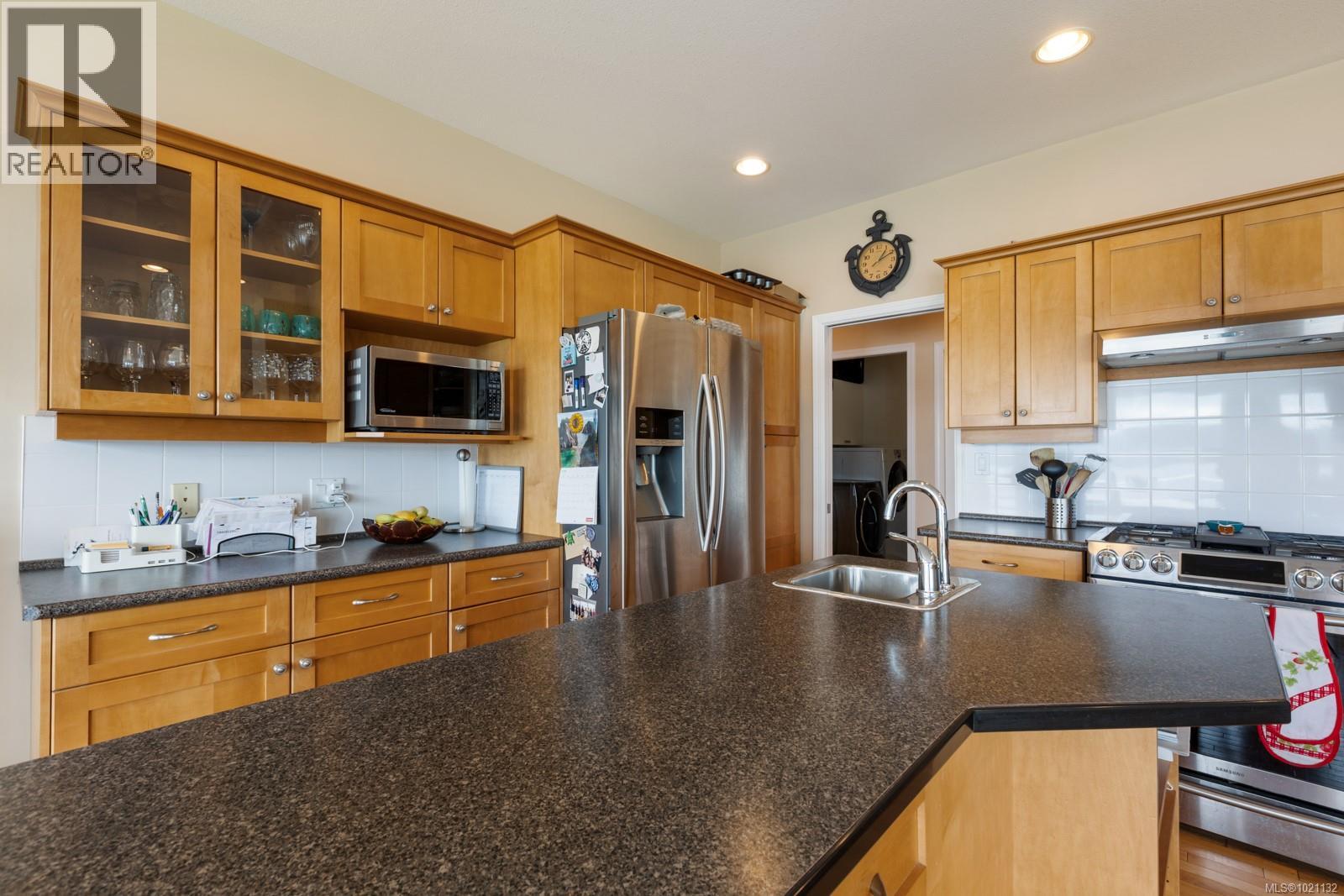 6800 Buckley Bay Frontage Rd, Fanny Bay, British Columbia  V0R 1W0 - Photo 12 - 1021132