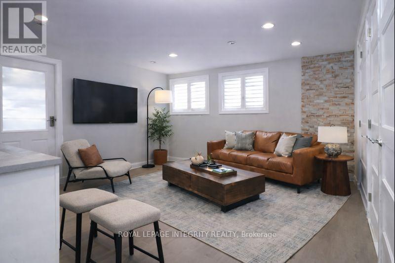 9 B Gwynne Avenue, Ottawa, Ontario  K1Y 1X1 - Photo 2 - X12754174