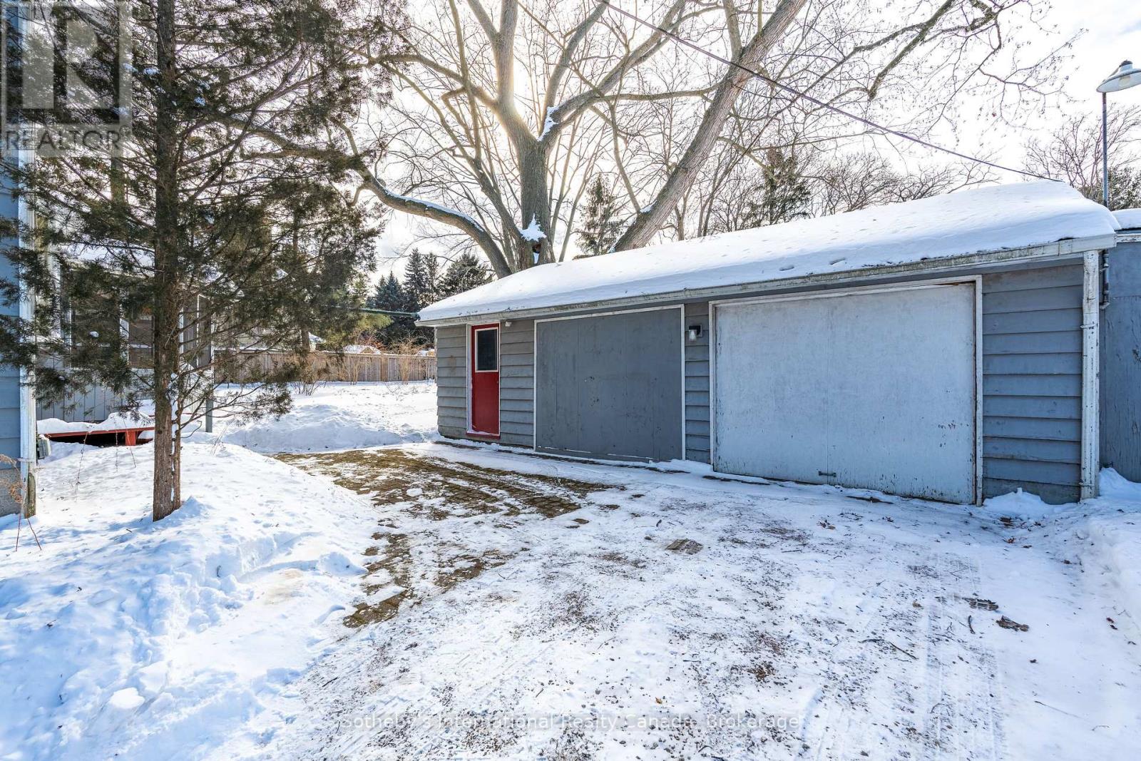 362 Fourth Line, Oakville, Ontario  L6L 5A4 - Photo 9 - W12754188