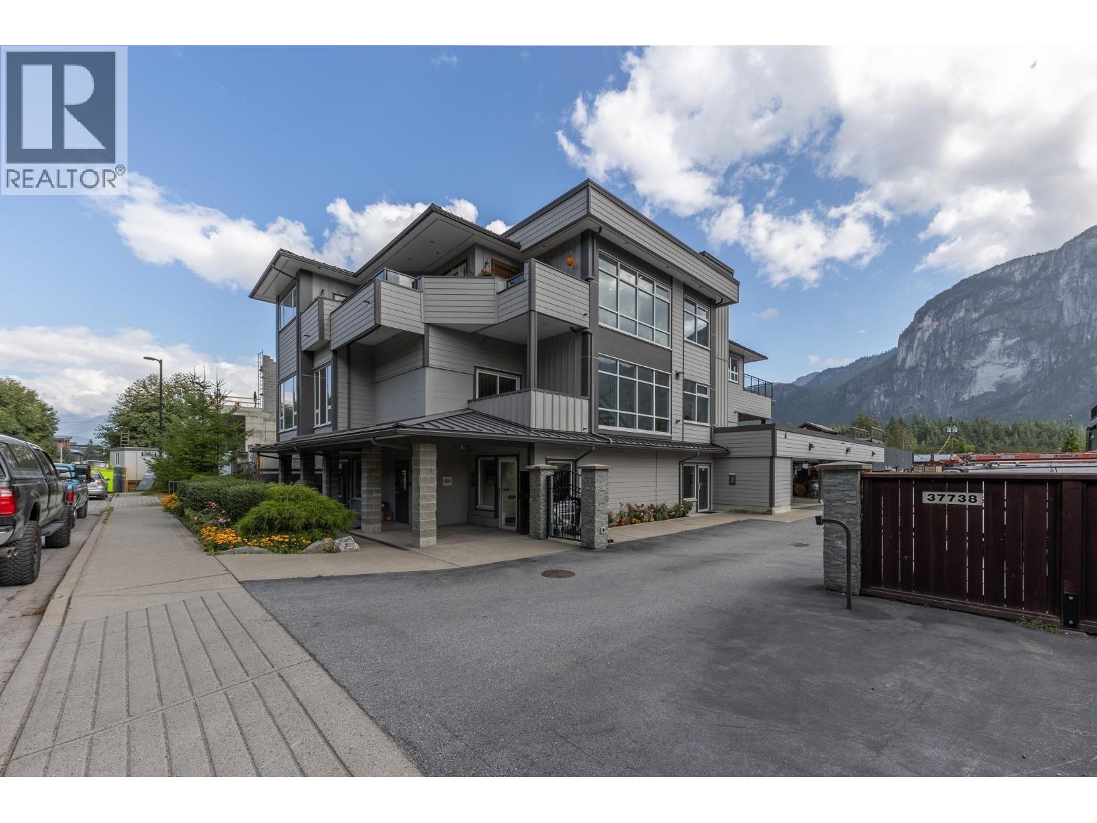37738 THIRD AVENUE, Squamish, British Columbia