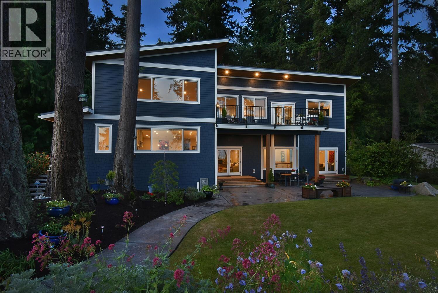 1590 OCEAN BEACH ESPLANADE, Gibsons, British Columbia