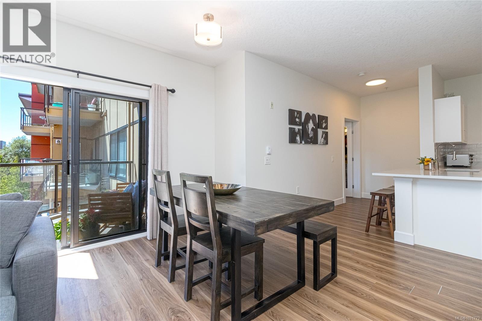 408 870 Short St, Saanich, British Columbia  V8X 2V5 - Photo 2 - 1021773