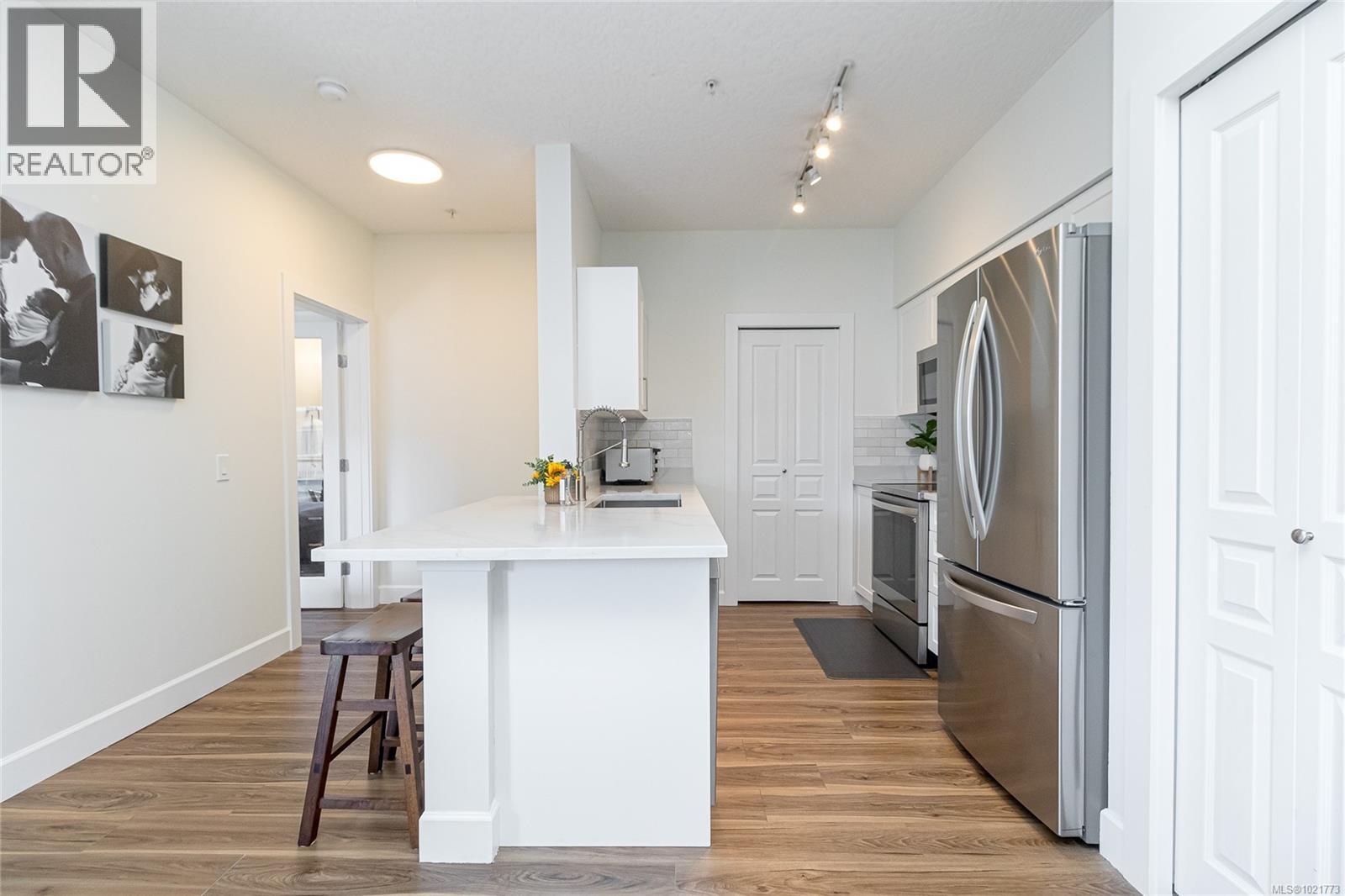 408 870 Short St, Saanich, British Columbia  V8X 2V5 - Photo 14 - 1021773