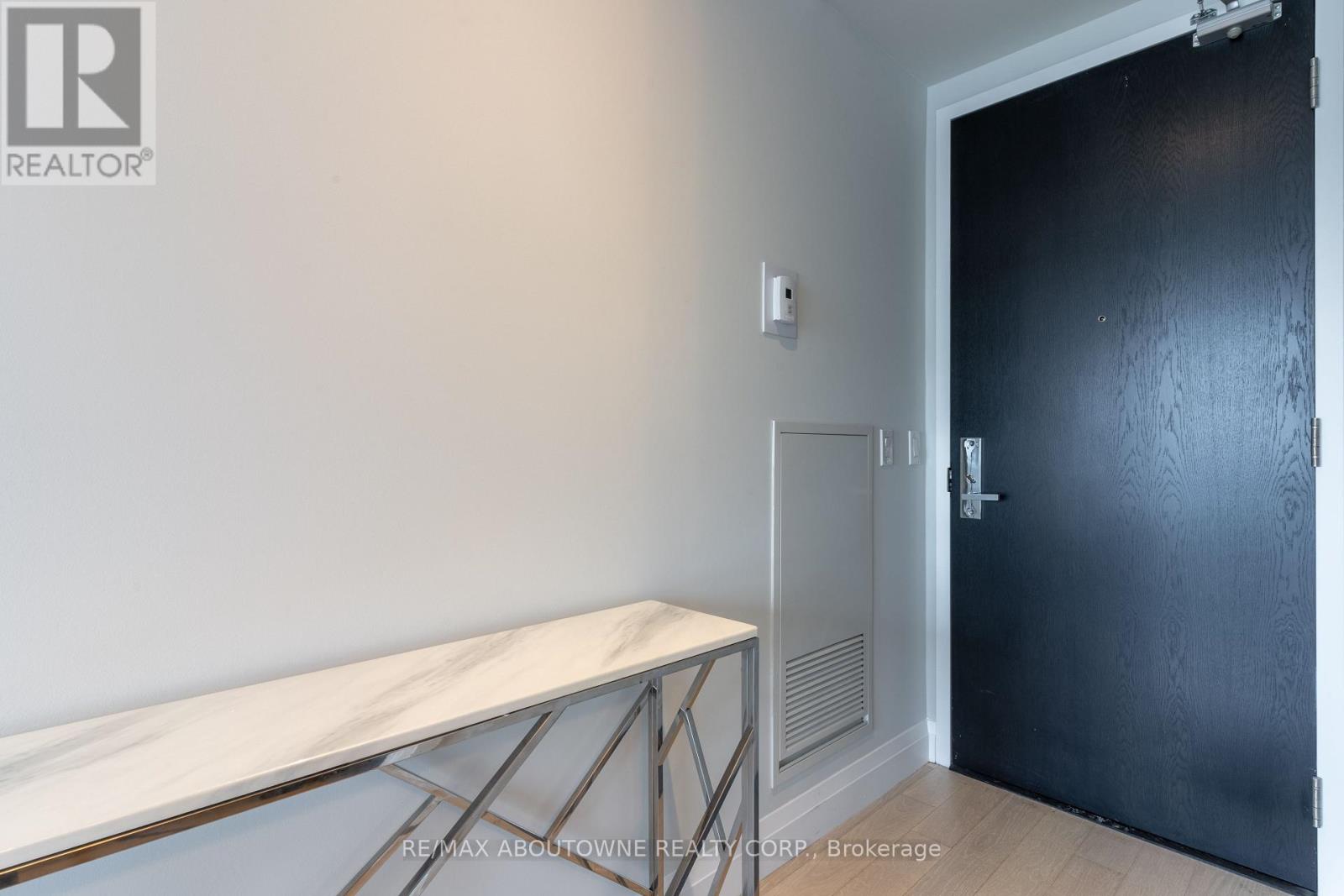 3302 - 224 King Street W, Toronto, Ontario  M5H 0A6 - Photo 2 - C12754106