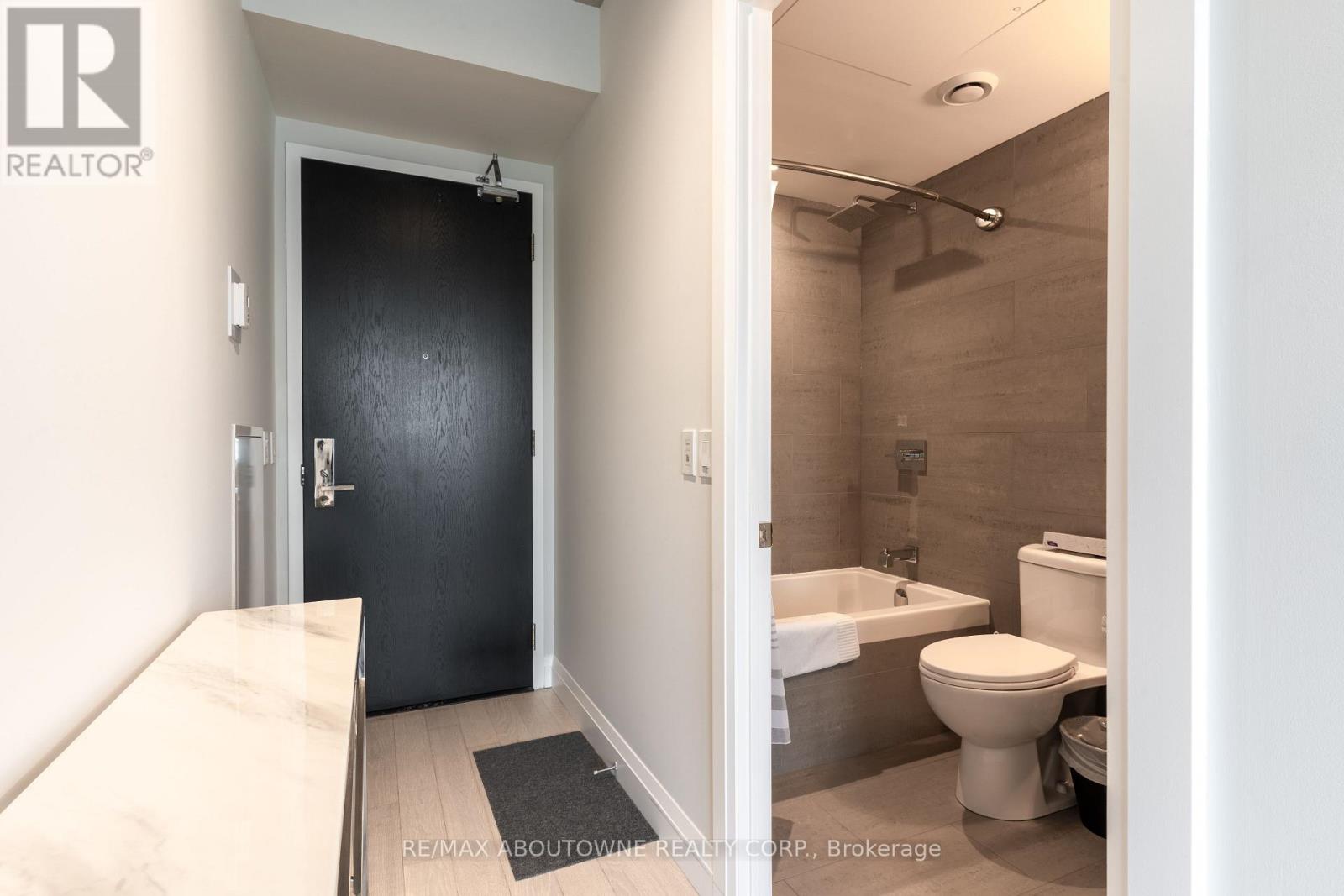 3302 - 224 King Street W, Toronto, Ontario  M5H 0A6 - Photo 3 - C12754106