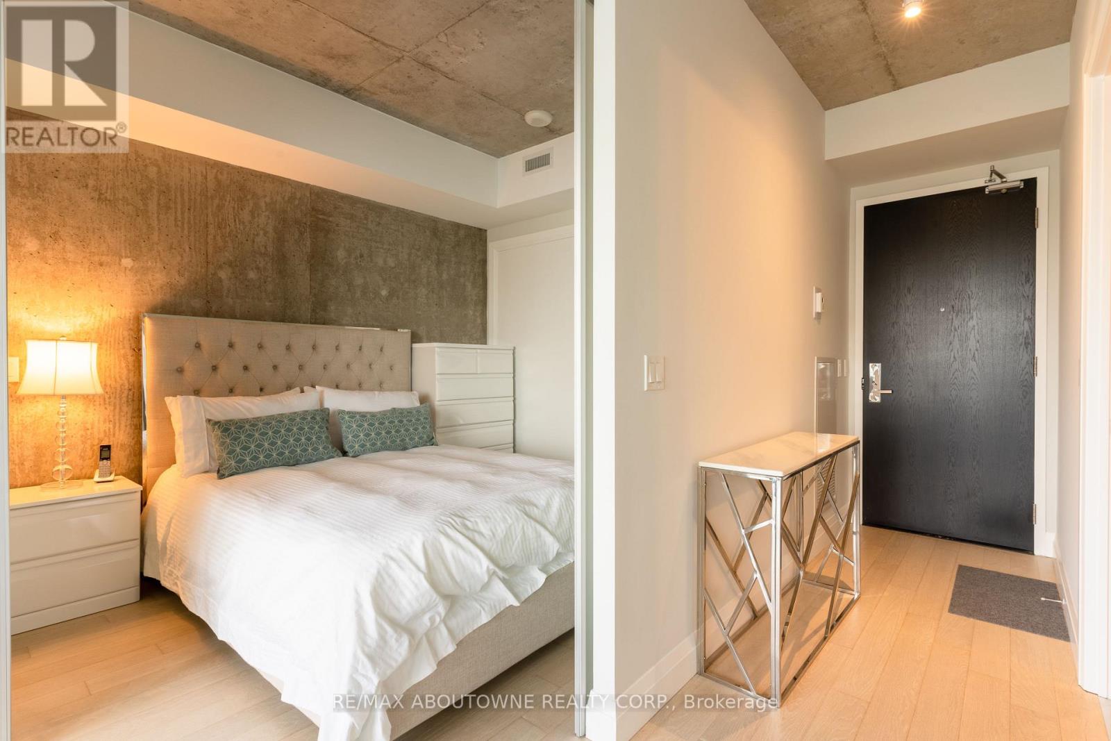 3302 - 224 King Street W, Toronto, Ontario  M5H 0A6 - Photo 4 - C12754106