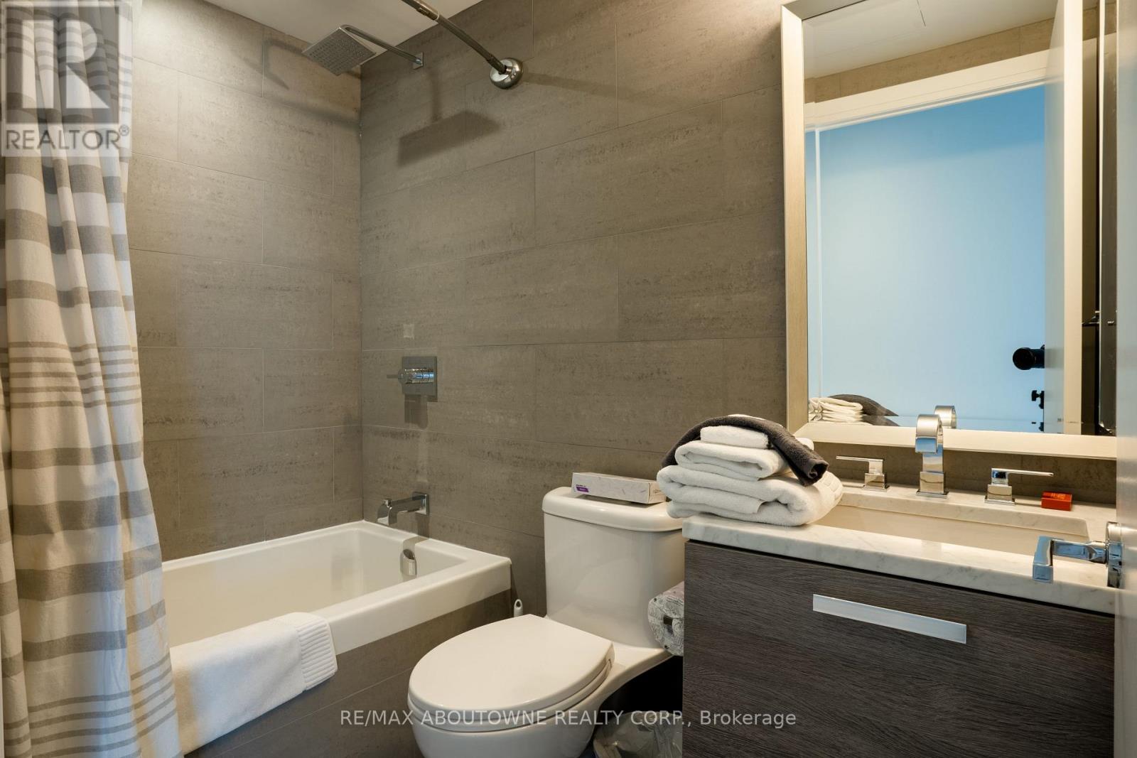 3302 - 224 King Street W, Toronto, Ontario  M5H 0A6 - Photo 7 - C12754106