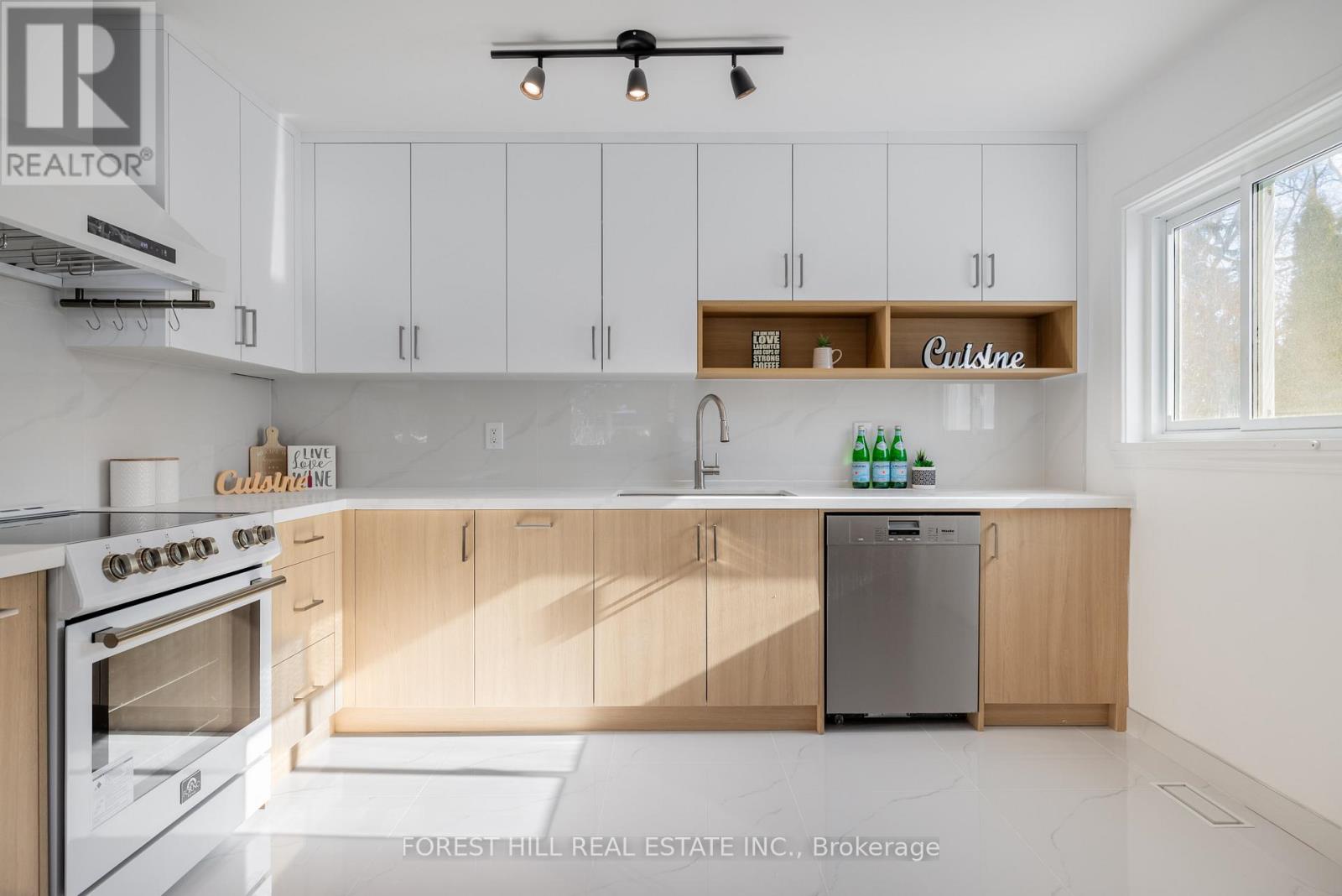 37 Farmcote Road, Toronto, Ontario  M3B 2Z6 - Photo 12 - C12754114