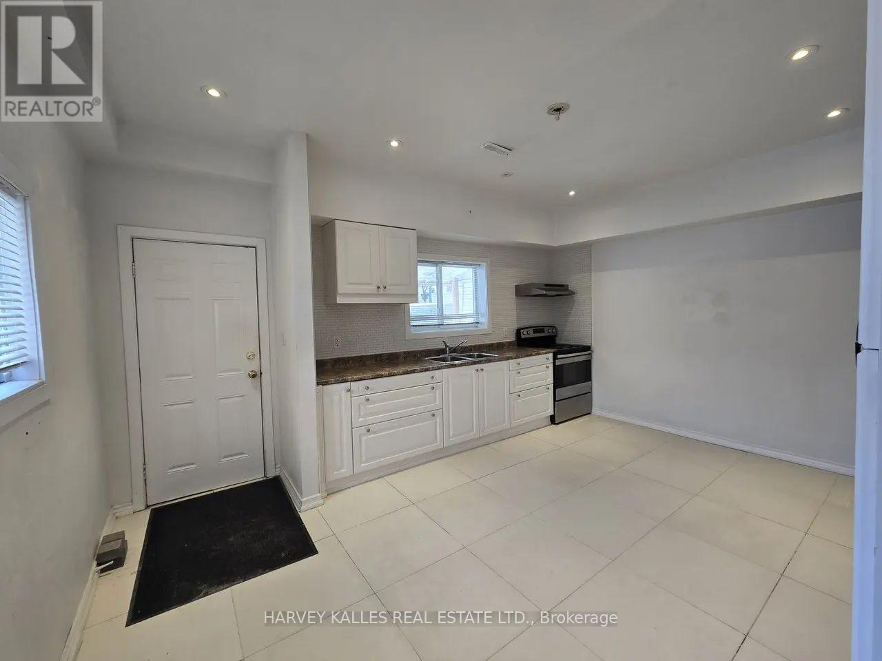 Main - 19 Rogers Road, Toronto, Ontario  M6E 1N5 - Photo 8 - C12754172