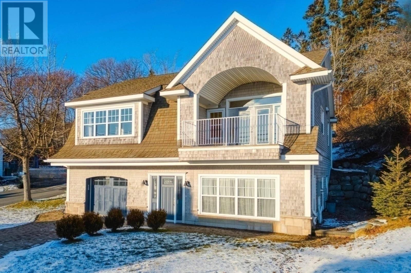 243 Pelham Street, Lunenburg, Nova Scotia  B0J 2C0 - Photo 2 - 202529467