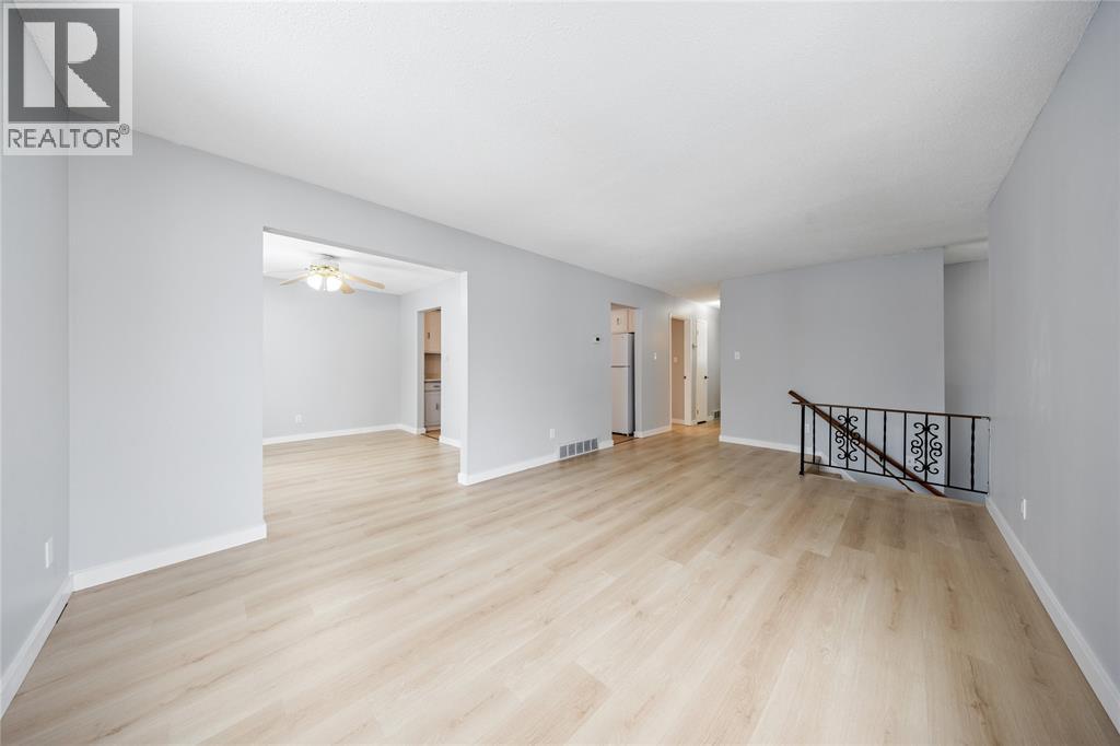 165 Hanna Crescent, Sarnia, Ontario  N7S 4H4 - Photo 3 - 26002509