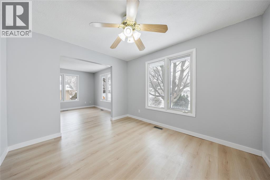 165 Hanna Crescent, Sarnia, Ontario  N7S 4H4 - Photo 5 - 26002509