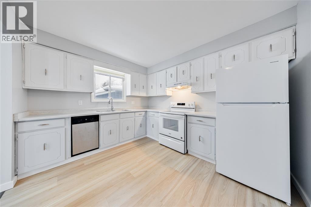 165 Hanna Crescent, Sarnia, Ontario  N7S 4H4 - Photo 6 - 26002509