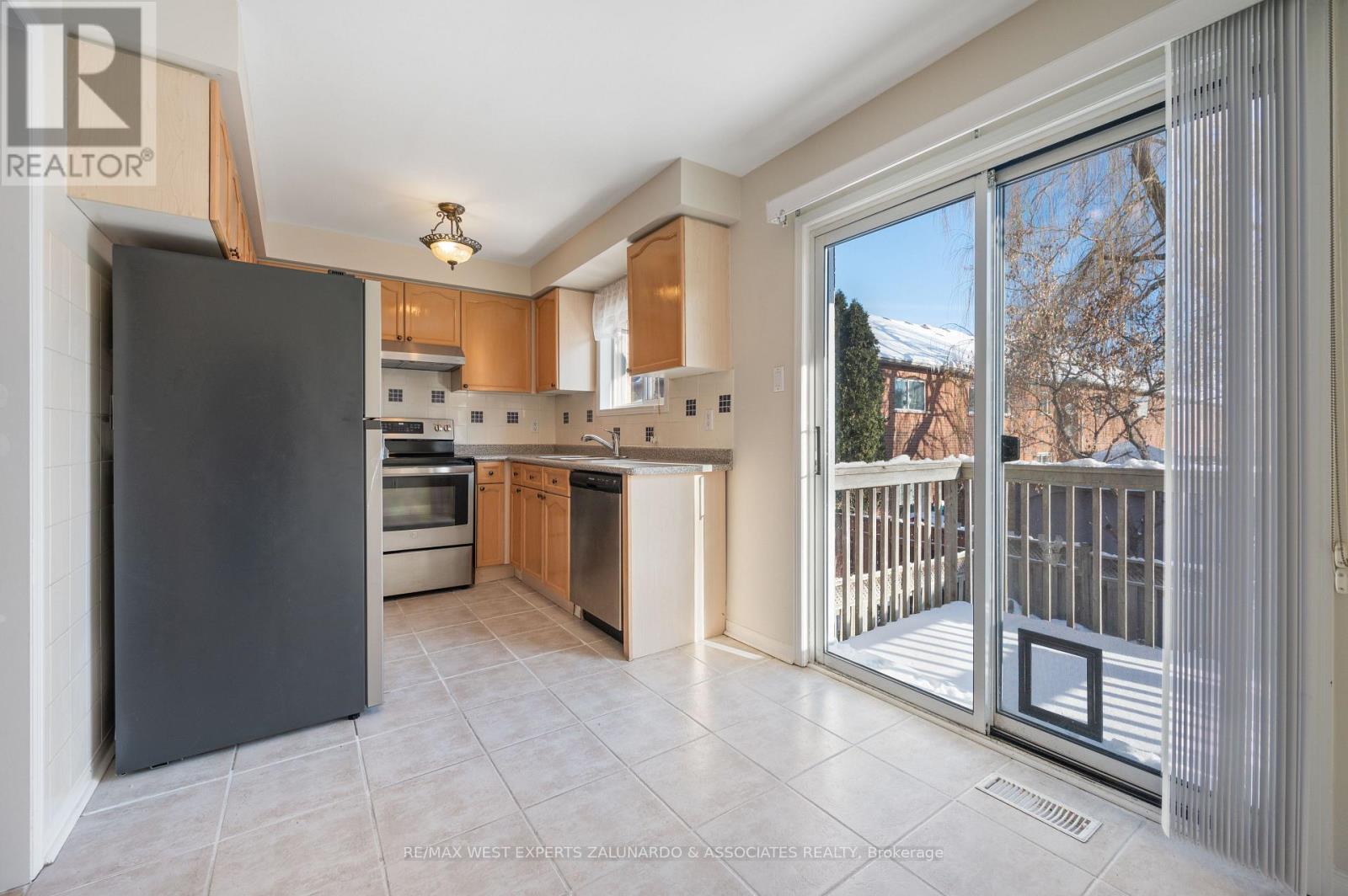 140 Parktree Drive, Vaughan, Ontario  L6A 2R3 - Photo 6 - N12754200