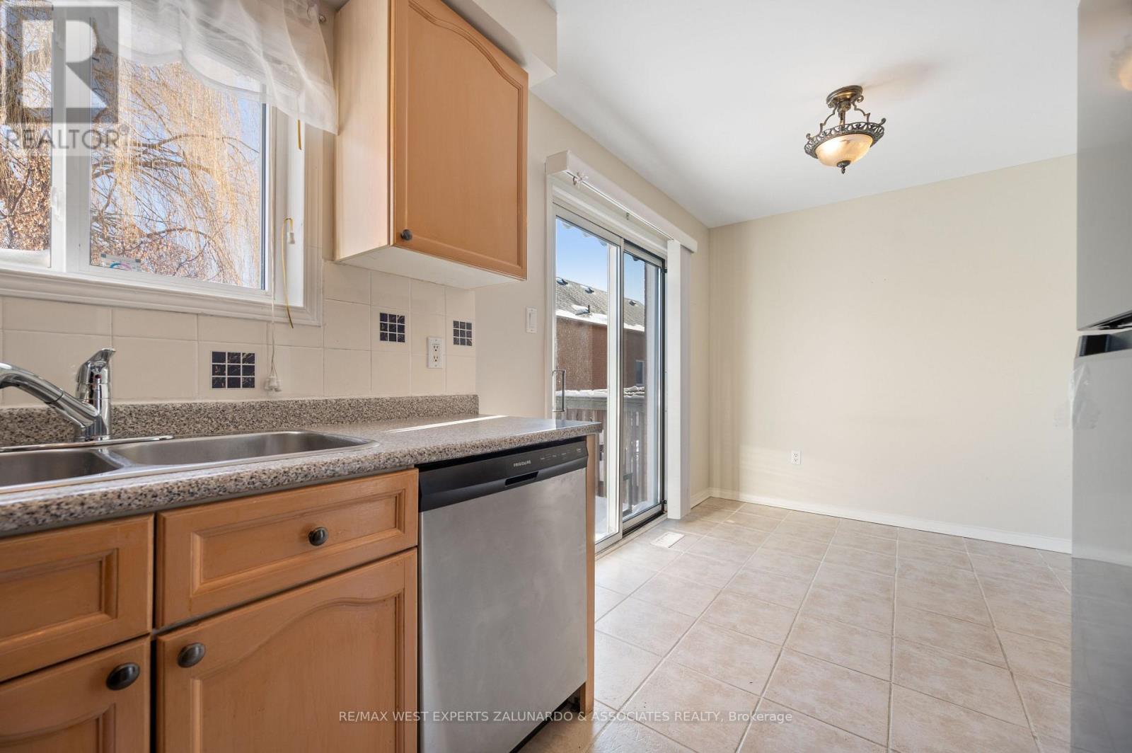 140 Parktree Drive, Vaughan, Ontario  L6A 2R3 - Photo 9 - N12754200