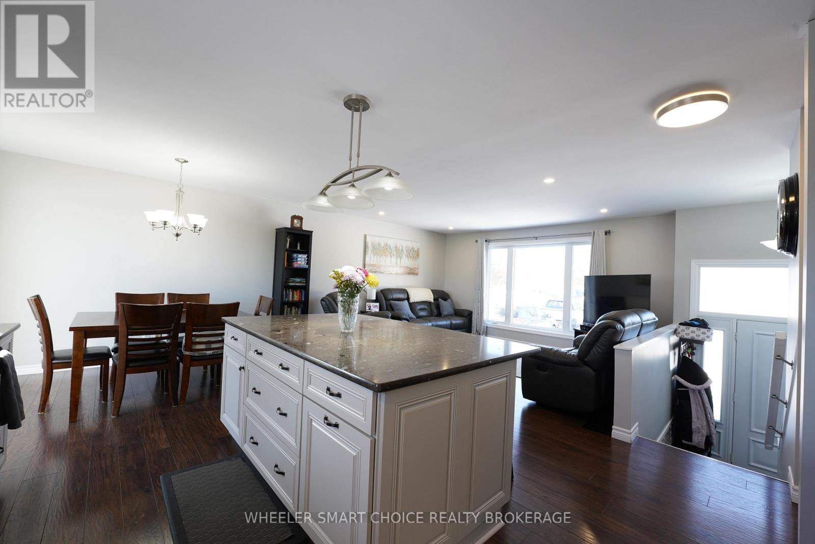 17438 County Rd 18 Road E, South Stormont, Ontario  K0C 2A0 - Photo 11 - X12754354