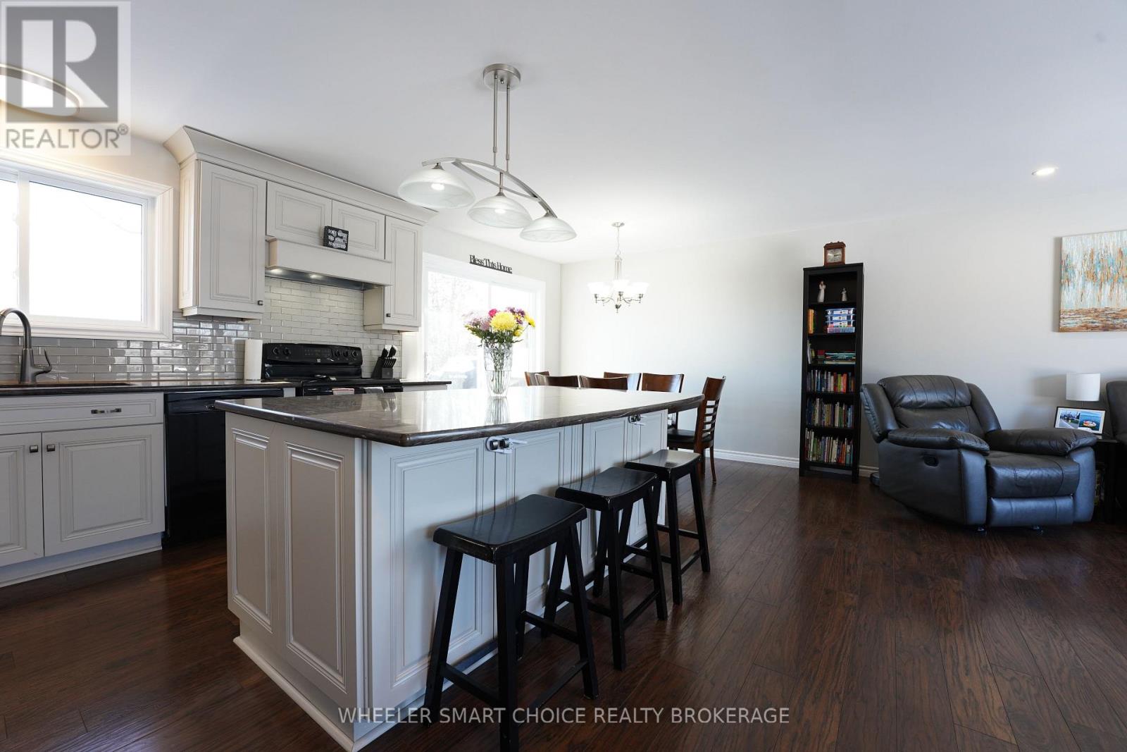 17438 County Rd 18 Road E, South Stormont, Ontario  K0C 2A0 - Photo 14 - X12754354