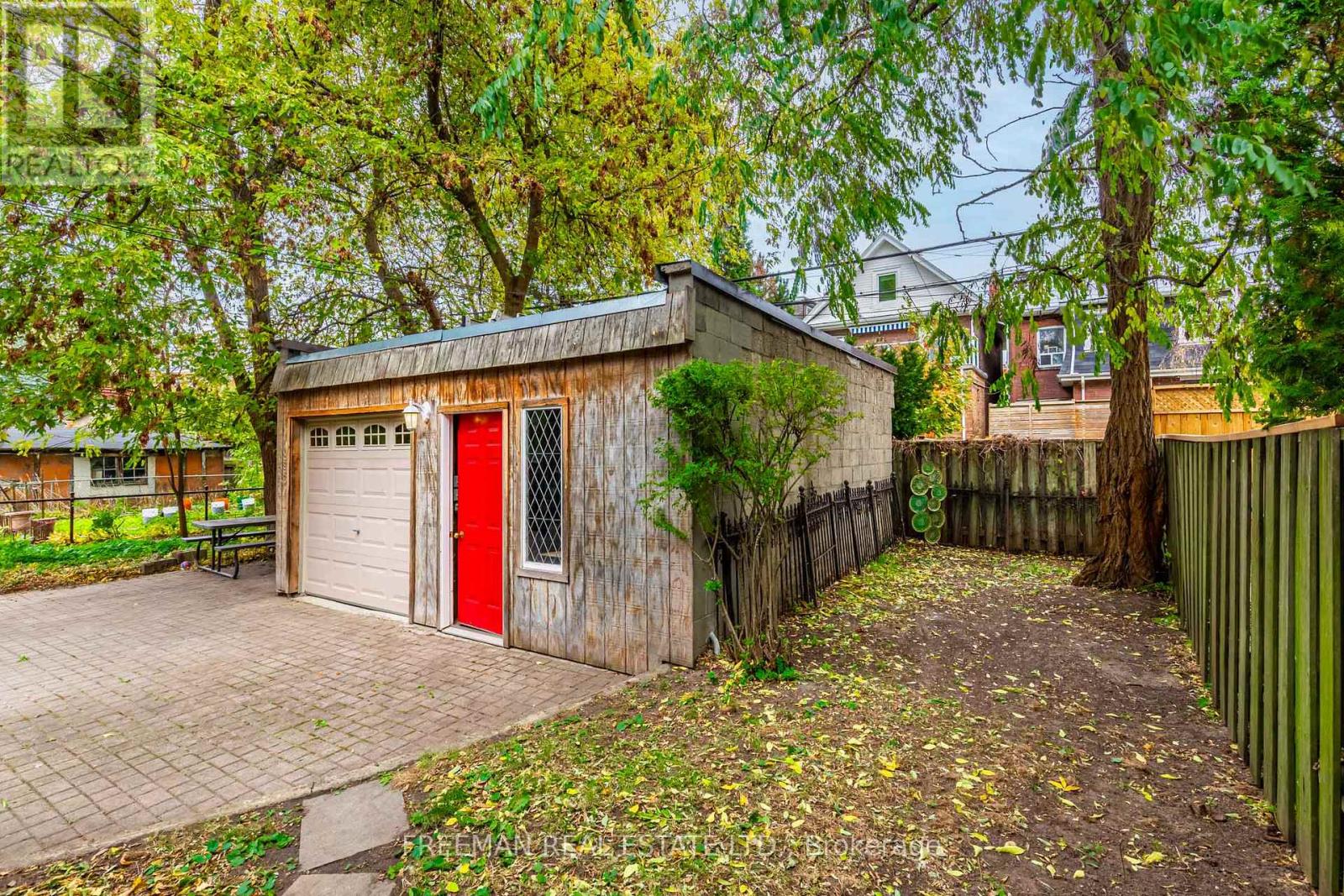 115 Mavety Street, Toronto, Ontario  M6P 2L8 - Photo 32 - W12754098