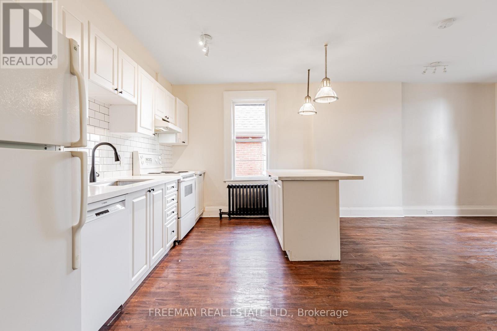 115 Mavety Street, Toronto, Ontario  M6P 2L8 - Photo 4 - W12754098