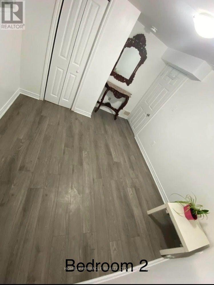 81 Ready Court, Brampton, Ontario  L6Y 4T4 - Photo 4 - W12754108