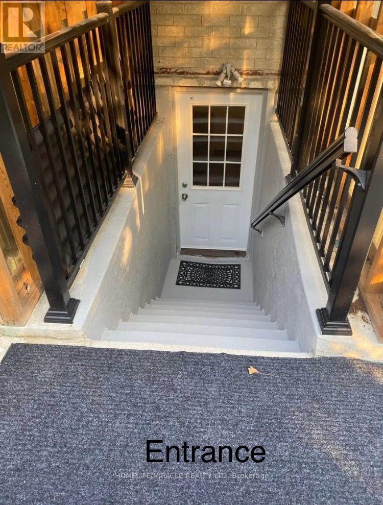 81 Ready Court, Brampton, Ontario  L6Y 4T4 - Photo 5 - W12754108