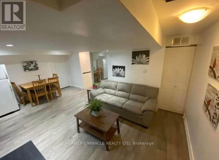 81 Ready Court, Brampton, Ontario  L6Y 4T4 - Photo 7 - W12754108