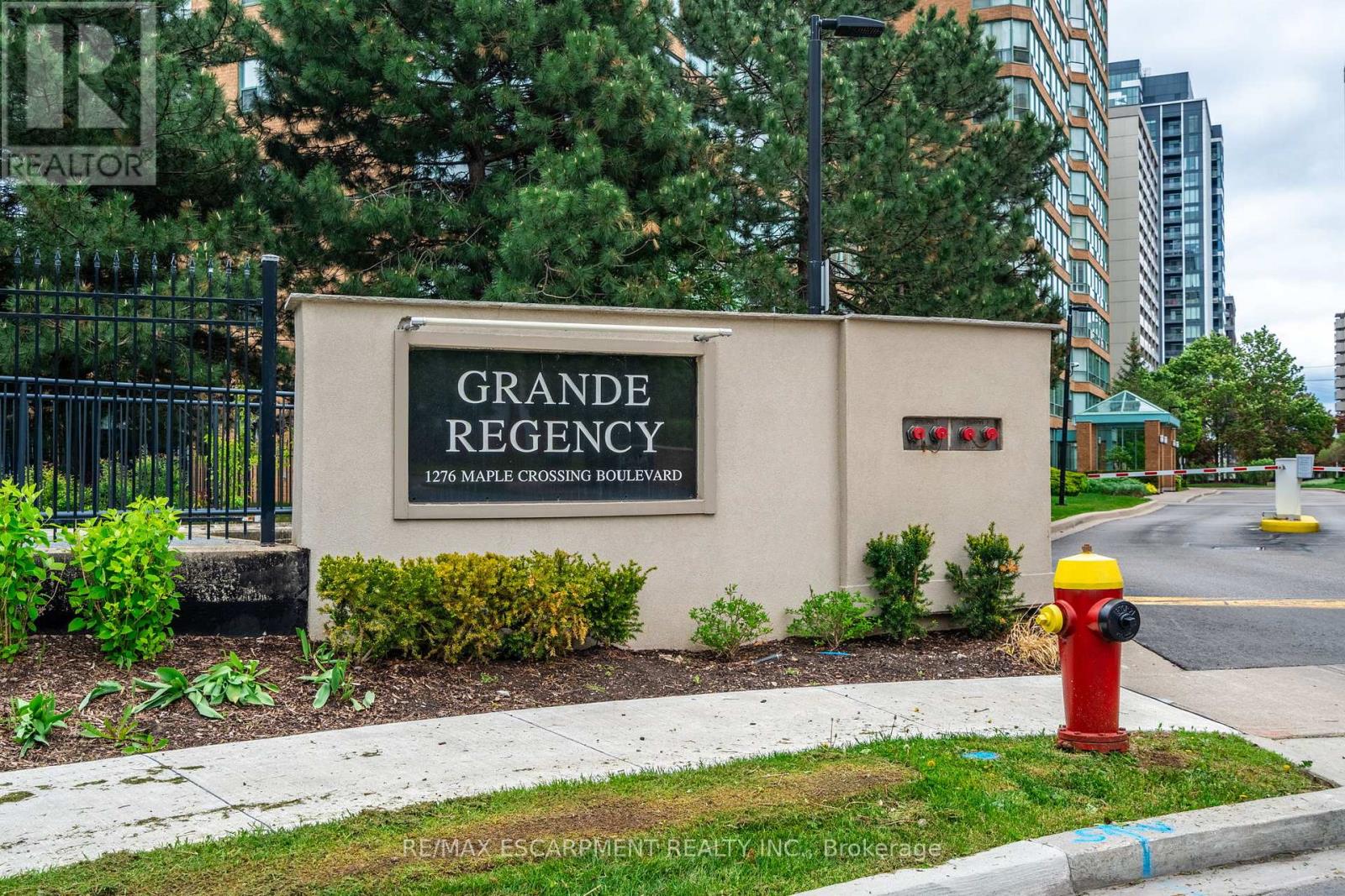 1203 - 1276 Maple Crossing Boulevard, Burlington, Ontario L7S 2J9 - Photo 2 - W12754140