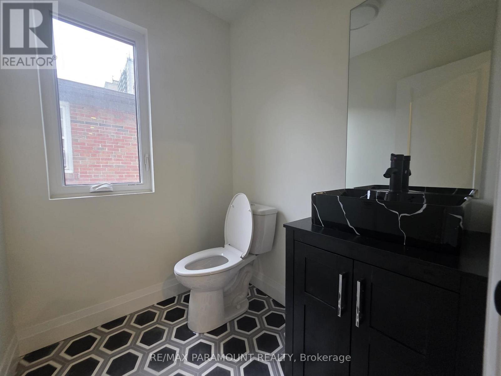 2 - 136 High Park Avenue, Toronto (High Park North), Ontario  M6P 2S4 - Photo 5 - W12754190