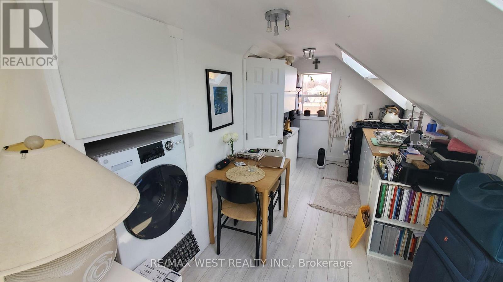 32 Pritchard Avenue, Toronto (Rockcliffe-Smythe), Ontario  M6N 1T3 - Photo 3 - W12754202