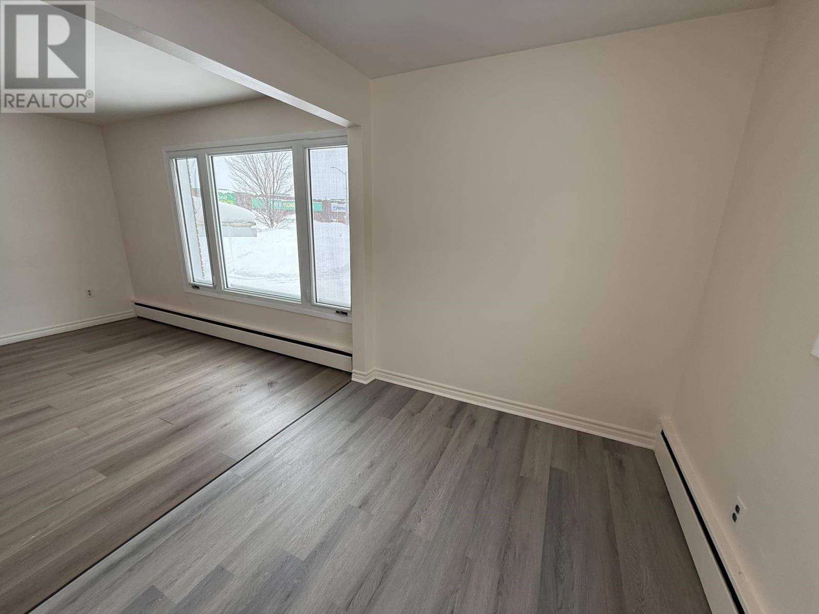 690 Pine St, Sault Ste. Marie, Ontario  P6B 3G1 - Photo 5 - SM260219