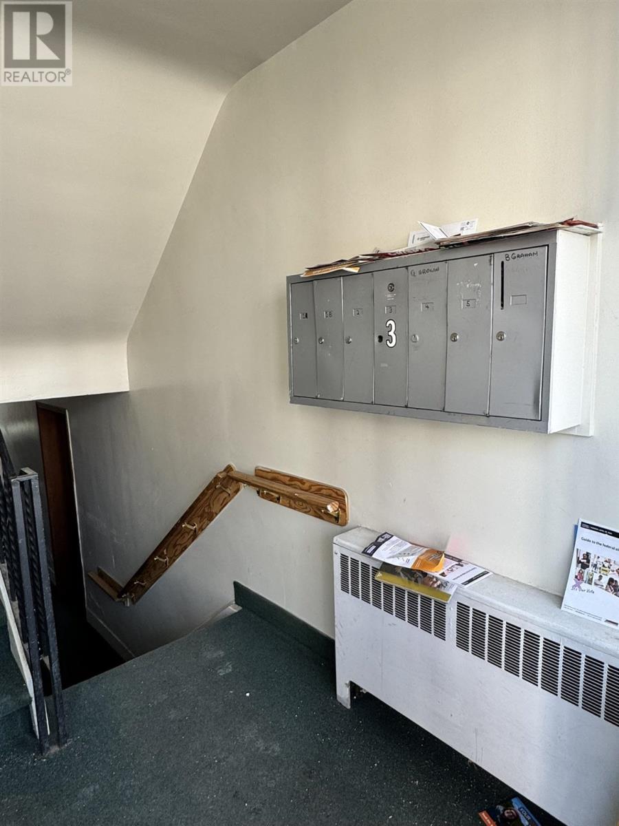 690 Pine St, Sault Ste. Marie, Ontario  P6B 3G1 - Photo 3 - SM260219