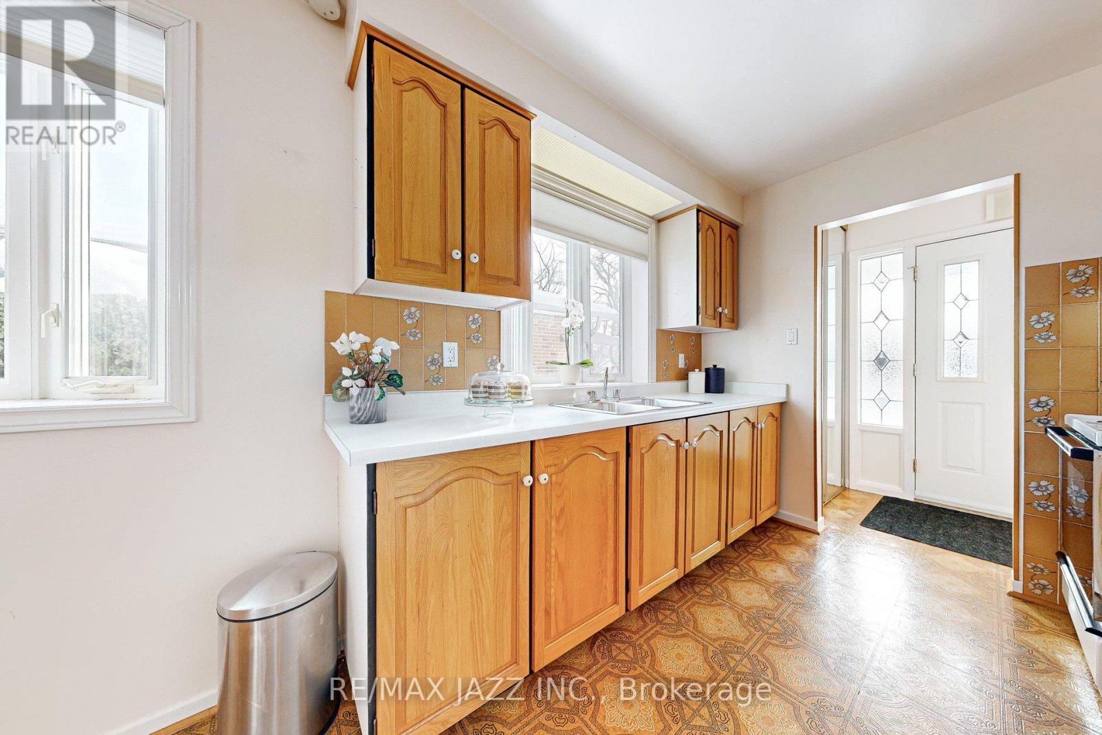 5 Dingley Court, Ajax, Ontario  L1S 6B5 - Photo 12 - E12754430