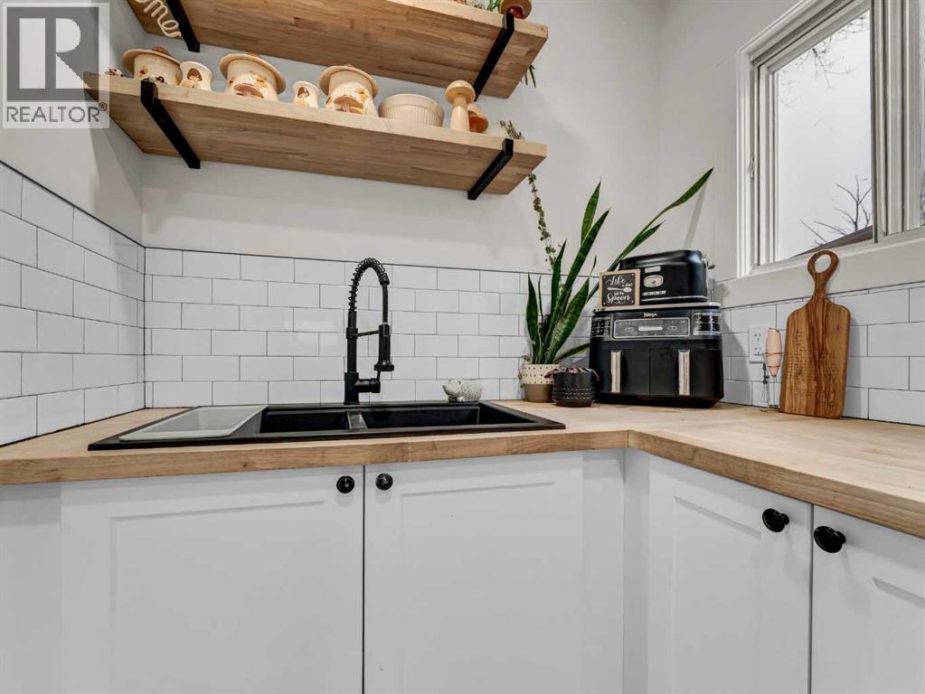 27 11 Street Sw, Medicine Hat, Alberta  T1A 4R9 - Photo 8 - A2282176