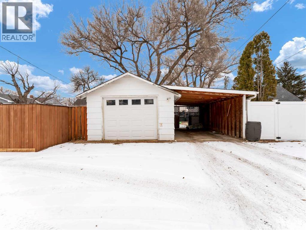 27 11 Street Sw, Medicine Hat, Alberta  T1A 4R9 - Photo 33 - A2282176