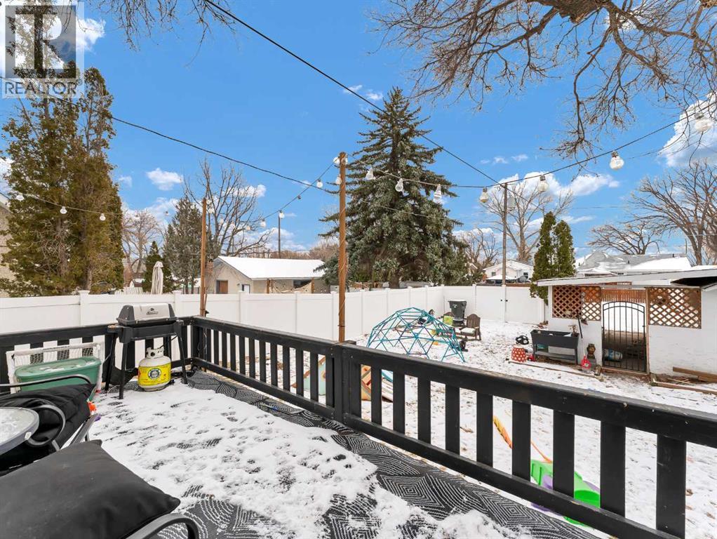 27 11 Street Sw, Medicine Hat, Alberta  T1A 4R9 - Photo 27 - A2282176