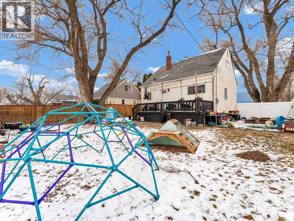 27 11 Street Sw, Medicine Hat, Alberta  T1A 4R9 - Photo 30 - A2282176