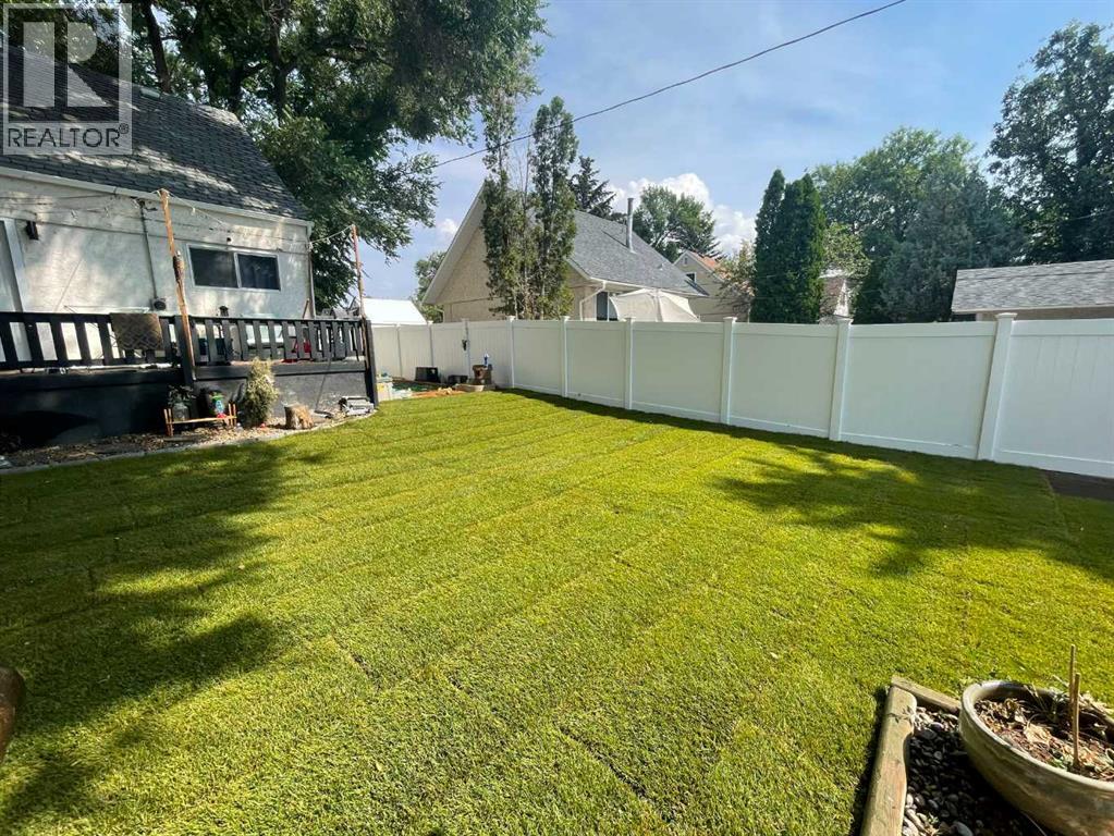 27 11 Street Sw, Medicine Hat, Alberta  T1A 4R9 - Photo 35 - A2282176