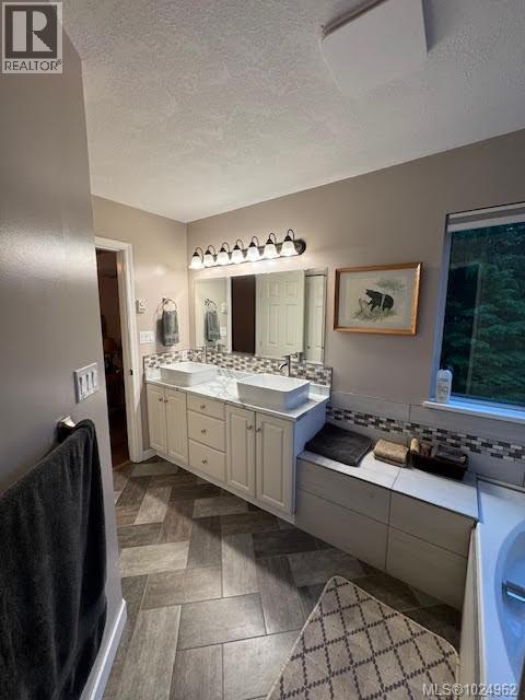 517 Burman Crt, Gold River, British Columbia  V0P 1G0 - Photo 12 - 1024962