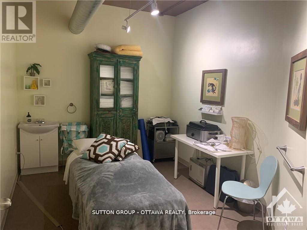 52 Armstrong Street W, Ottawa, Ontario K1Y 2V6 - Photo 4 - X12754318