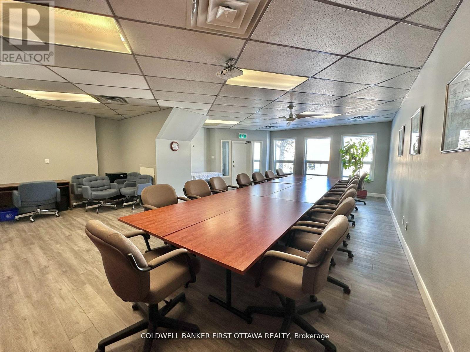 B2 - 2285 St Laurent Boulevard, Ottawa, Ontario  K1G 4Z4 - Photo 8 - X12754424