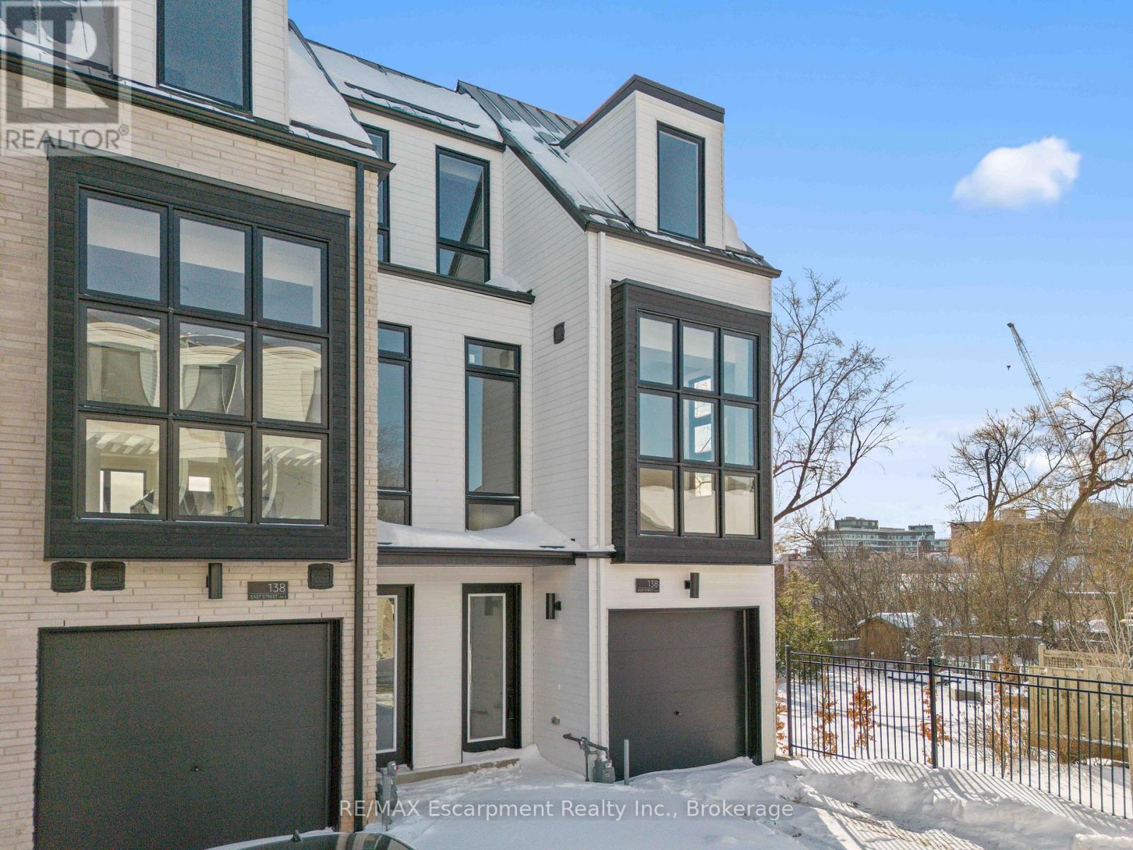 6 - 138 East Street, Oakville, Ontario  L6L 0H9 - Photo 2 - W12754328