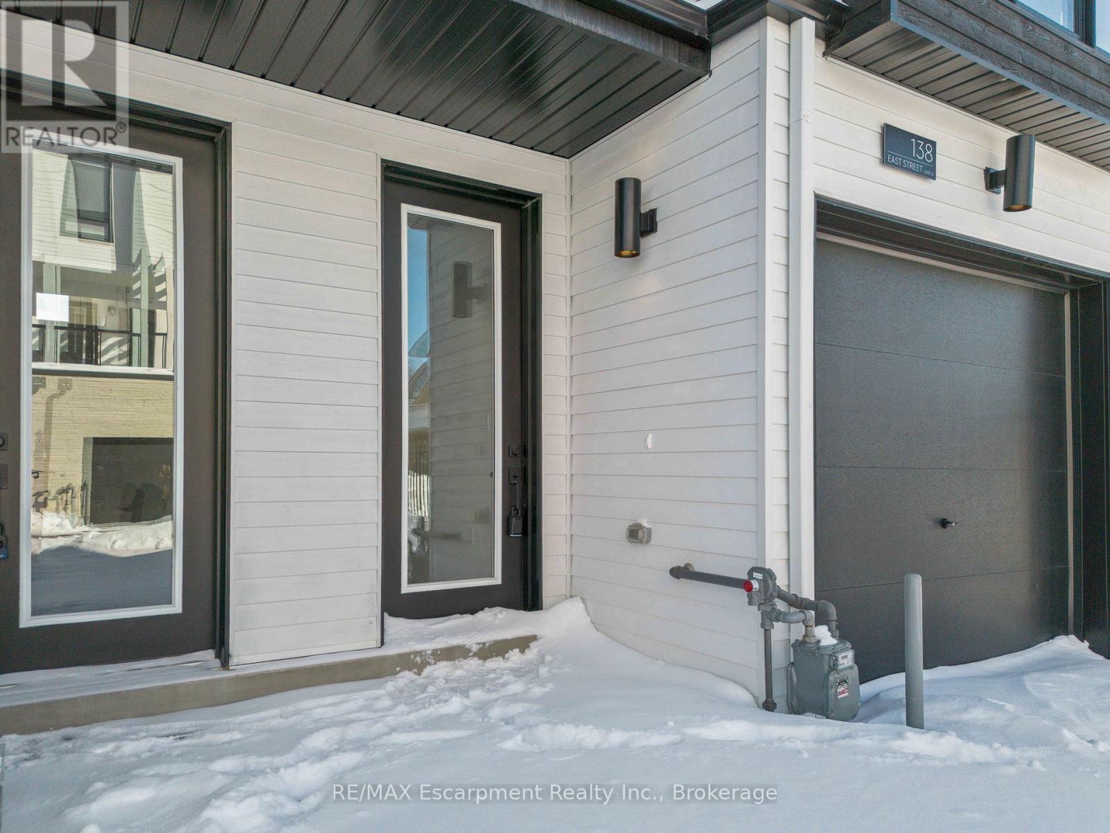 6 - 138 East Street, Oakville, Ontario  L6L 0H9 - Photo 3 - W12754328