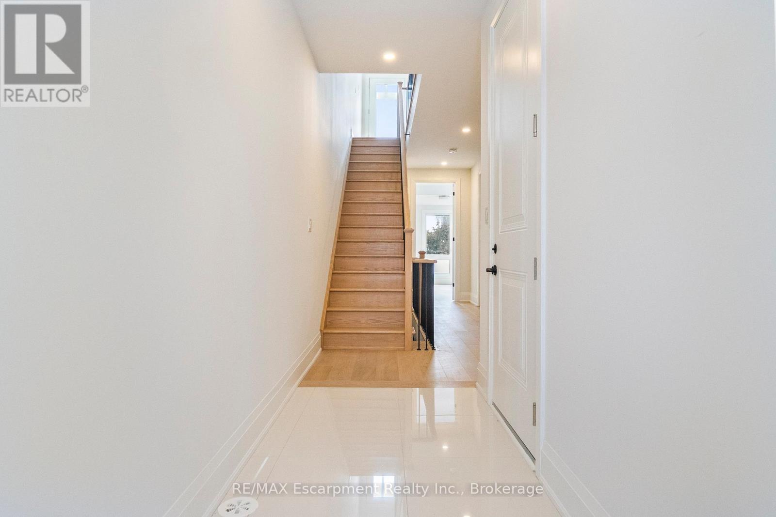 6 - 138 East Street, Oakville, Ontario  L6L 0H9 - Photo 5 - W12754328