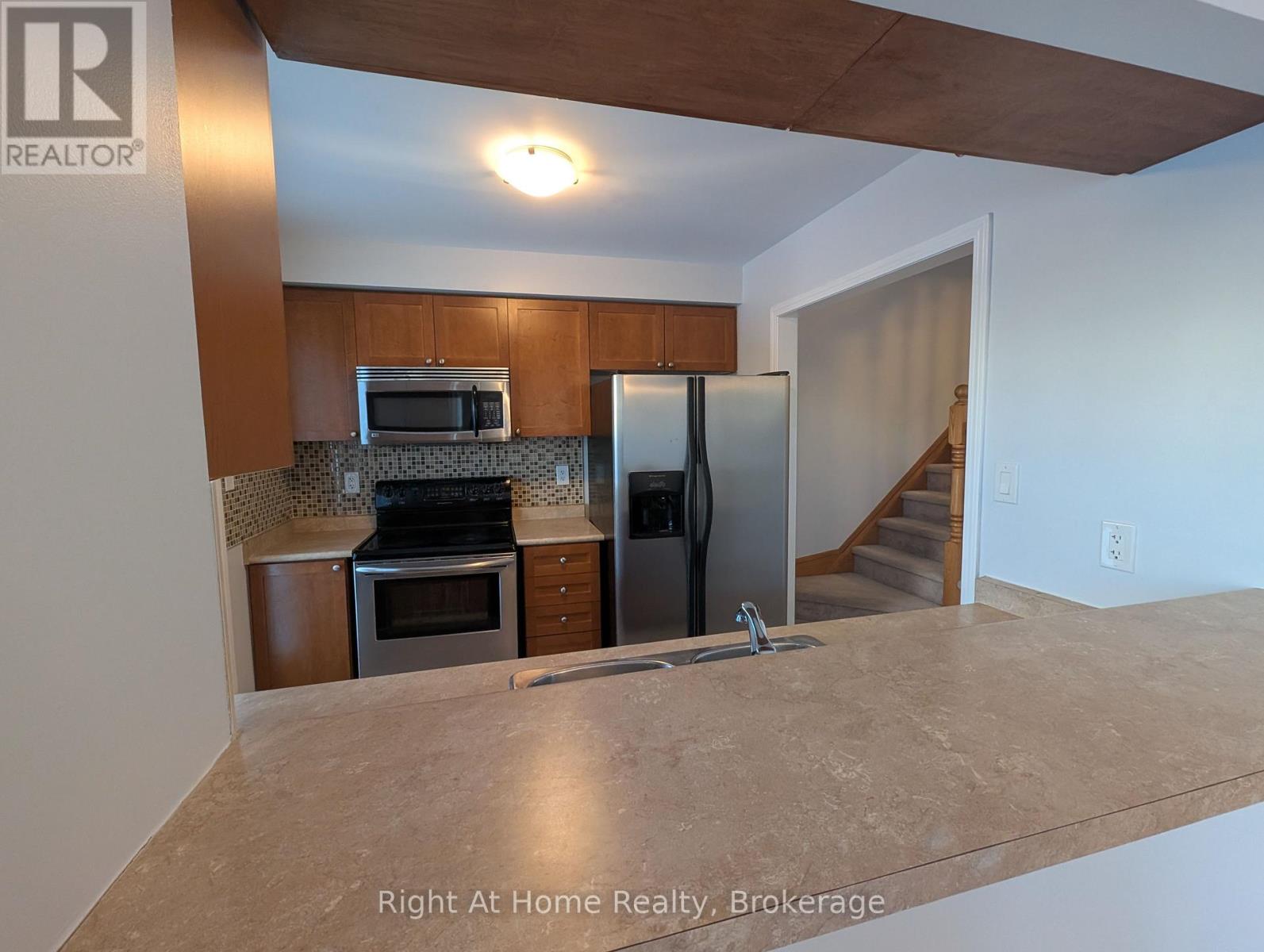 650 Frank Place, Milton, Ontario  L9T 0P8 - Photo 8 - W12754344