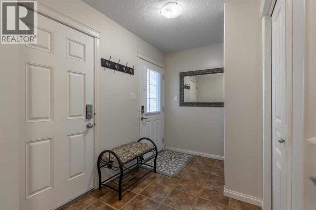 420 Silkstone Crescent W, Lethbridge, Alberta  T1J 2G3 - Photo 4 - A2280765